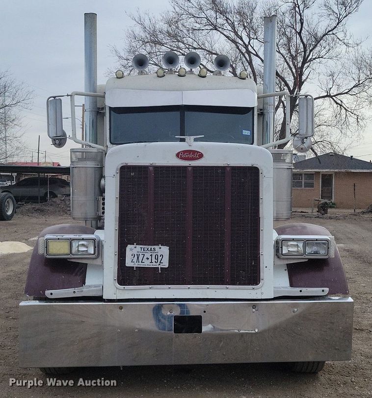 image for item LG9511 2000 Peterbilt 377  semi truck