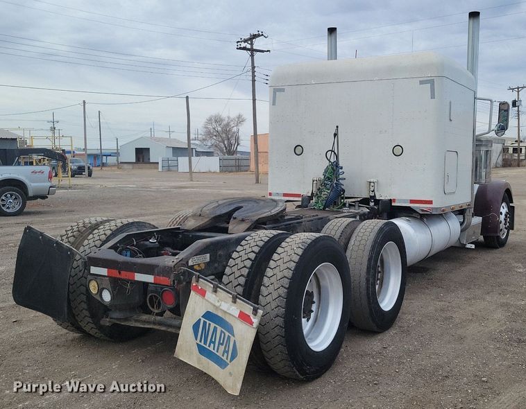 image for item LG9511 2000 Peterbilt 377  semi truck