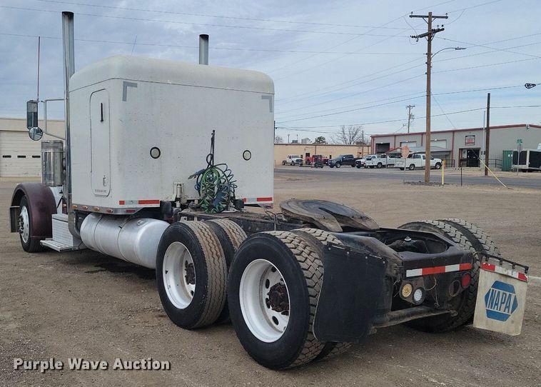 image for item LG9511 2000 Peterbilt 377  semi truck