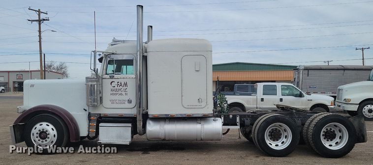 image for item LG9511 2000 Peterbilt 377  semi truck