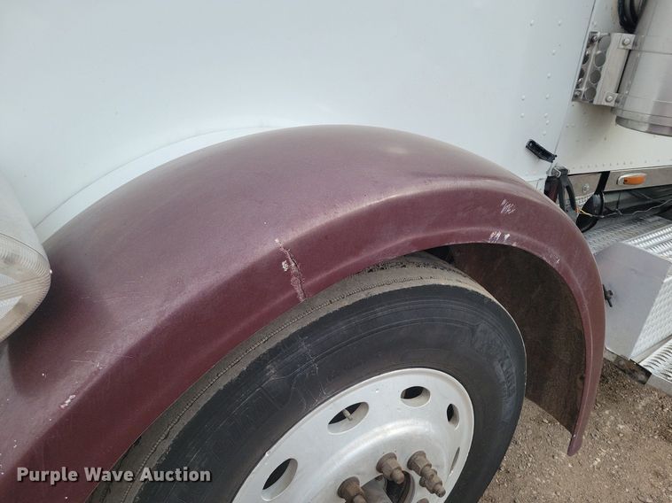 image for item LG9511 2000 Peterbilt 377  semi truck