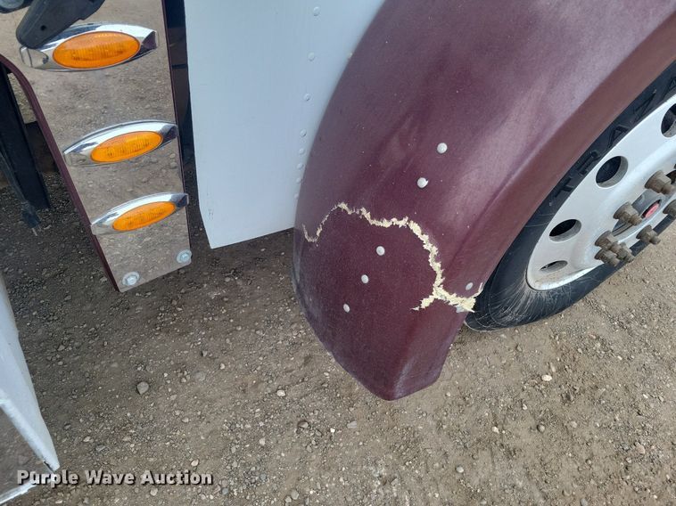 image for item LG9511 2000 Peterbilt 377  semi truck