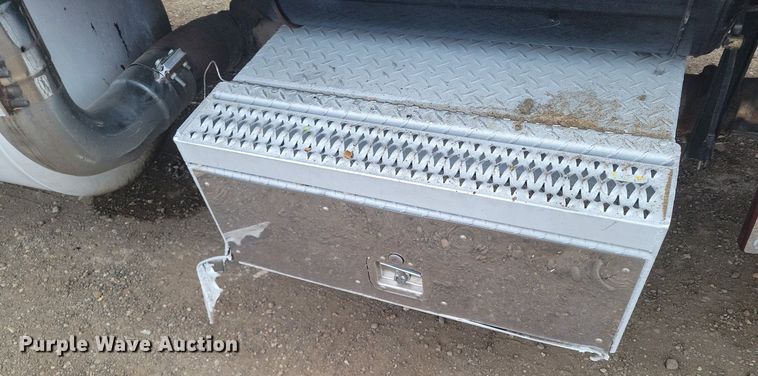 image for item LG9511 2000 Peterbilt 377  semi truck