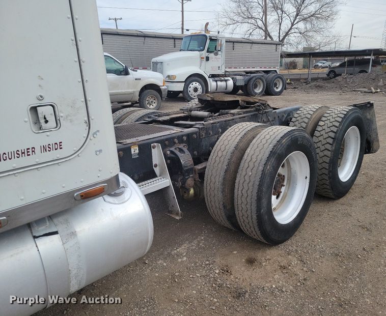 image for item LG9511 2000 Peterbilt 377  semi truck