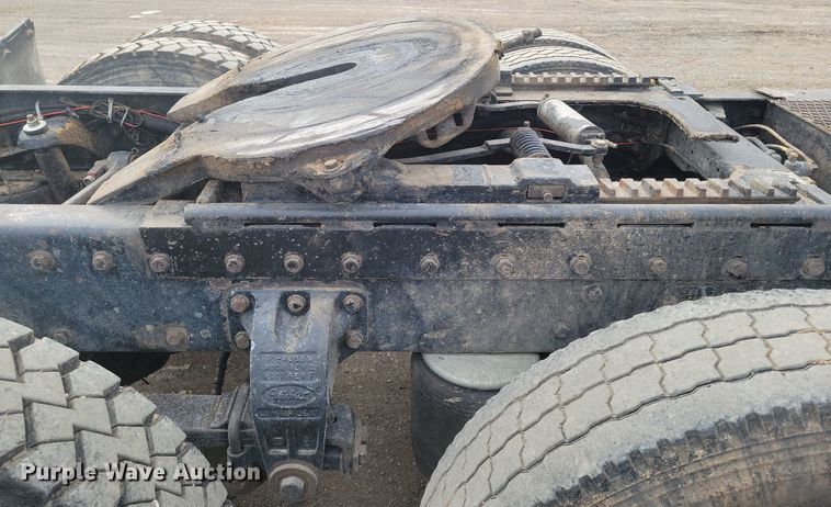 image for item LG9511 2000 Peterbilt 377  semi truck