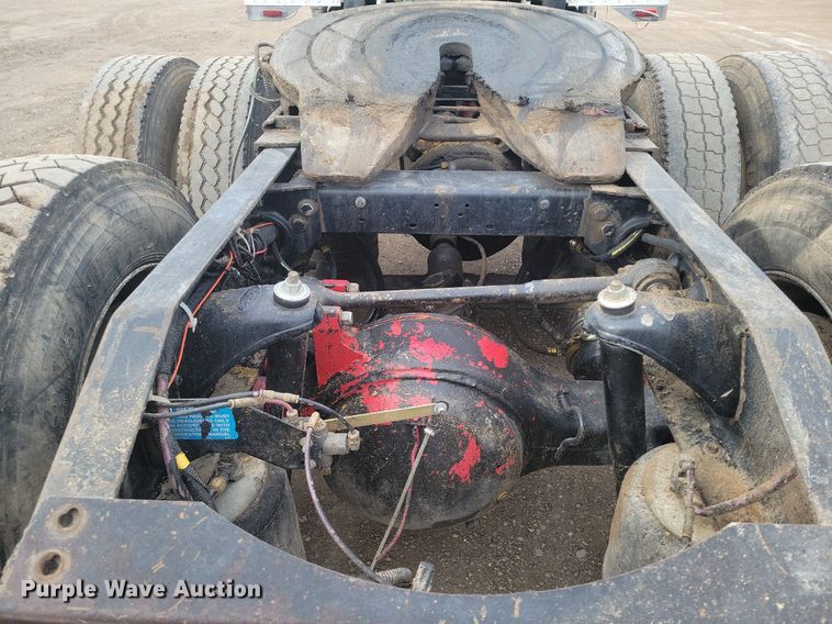 image for item LG9511 2000 Peterbilt 377  semi truck