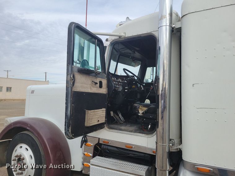 image for item LG9511 2000 Peterbilt 377  semi truck