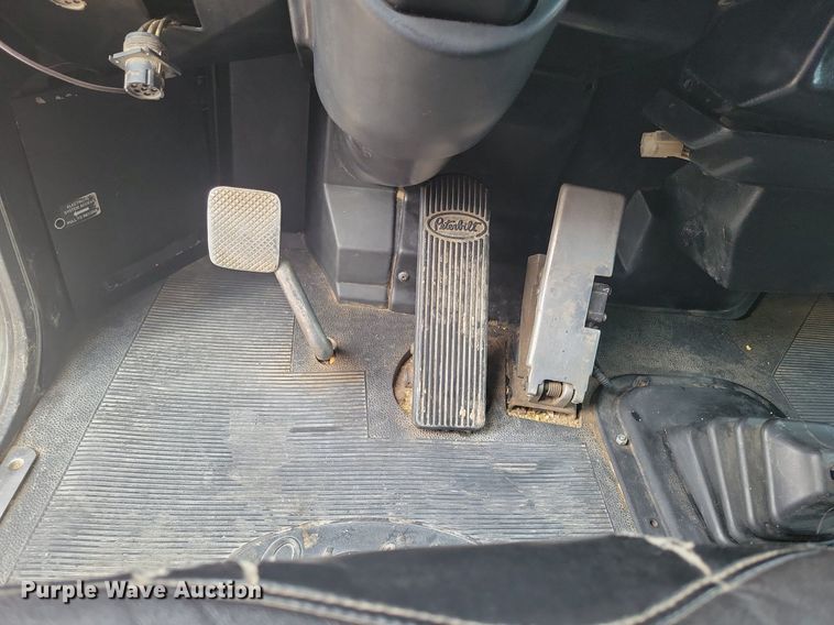 image for item LG9511 2000 Peterbilt 377  semi truck