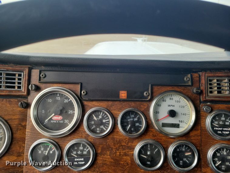 image for item LG9511 2000 Peterbilt 377  semi truck