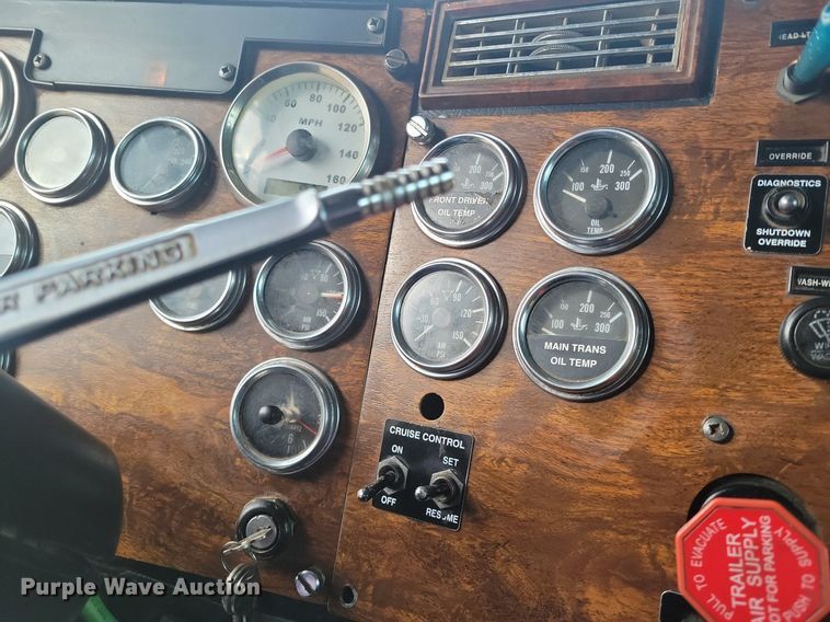 image for item LG9511 2000 Peterbilt 377  semi truck