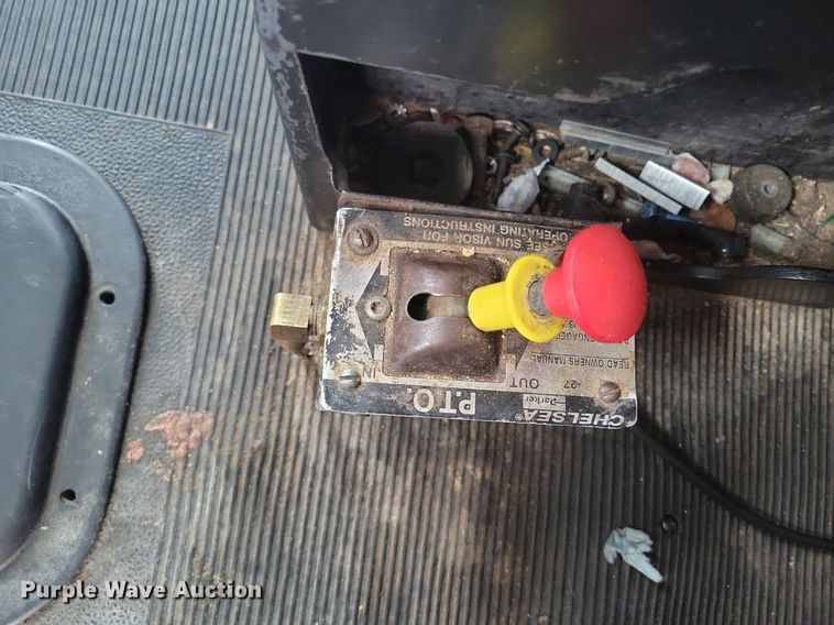 image for item LG9511 2000 Peterbilt 377  semi truck