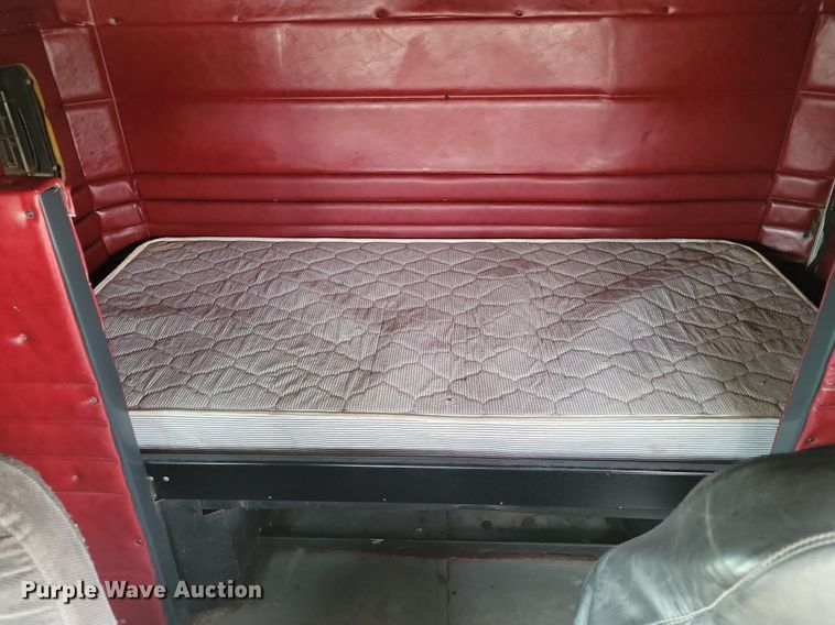 image for item LG9511 2000 Peterbilt 377  semi truck