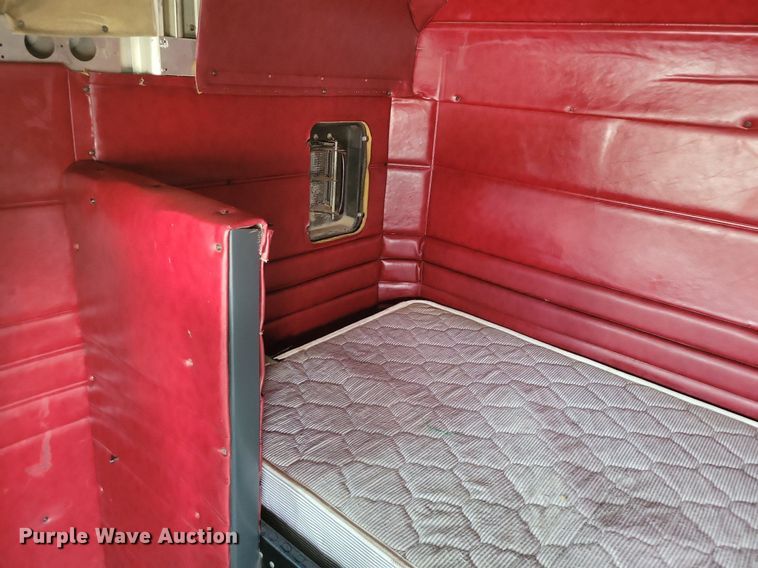 image for item LG9511 2000 Peterbilt 377  semi truck