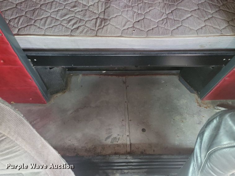 image for item LG9511 2000 Peterbilt 377  semi truck