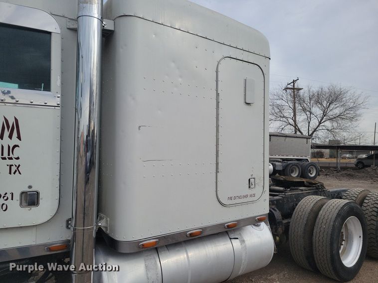 image for item LG9511 2000 Peterbilt 377  semi truck