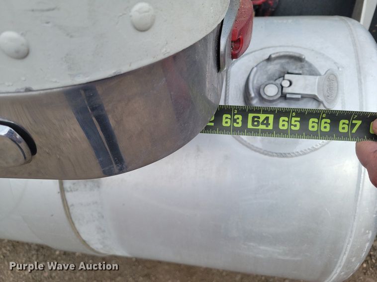 image for item LG9511 2000 Peterbilt 377  semi truck