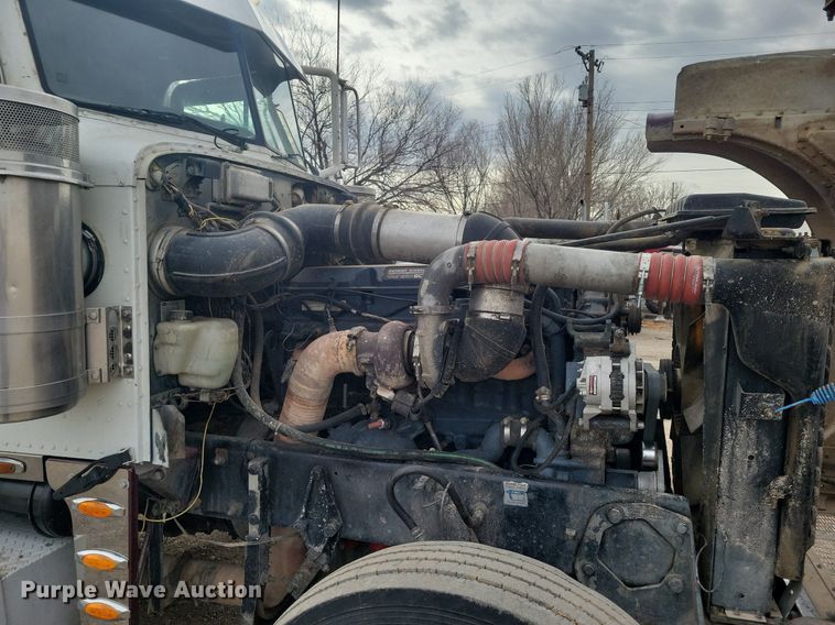 image for item LG9511 2000 Peterbilt 377  semi truck