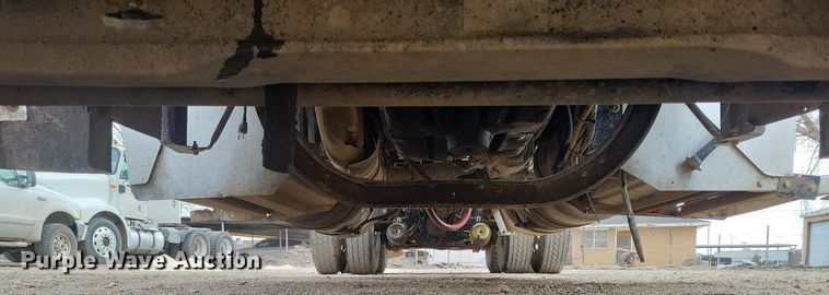 image for item LG9511 2000 Peterbilt 377  semi truck