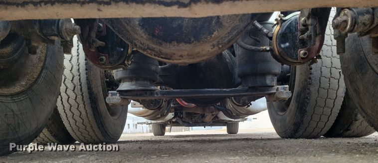 image for item LG9511 2000 Peterbilt 377  semi truck