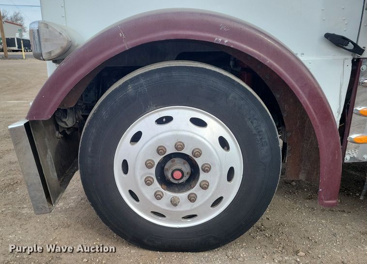 image for item LG9511 2000 Peterbilt 377  semi truck