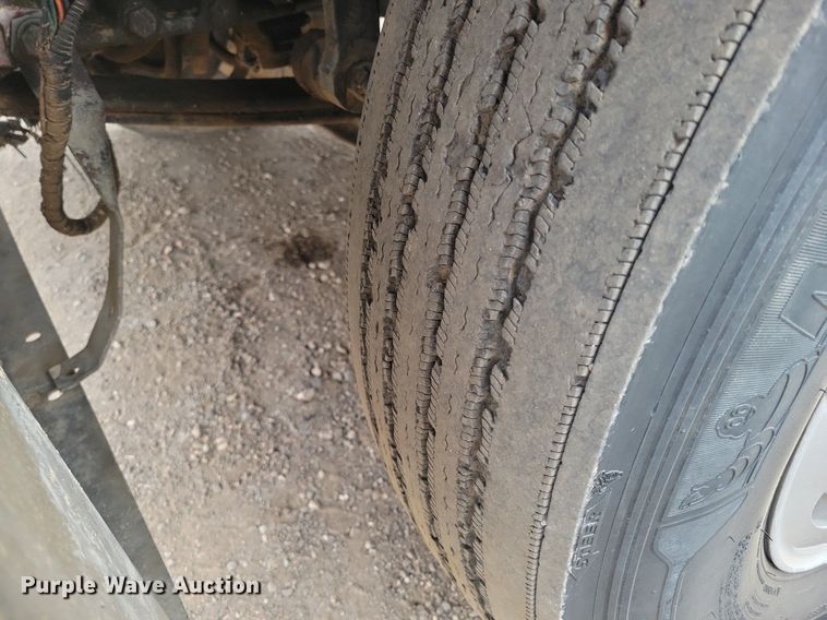 image for item LG9511 2000 Peterbilt 377  semi truck