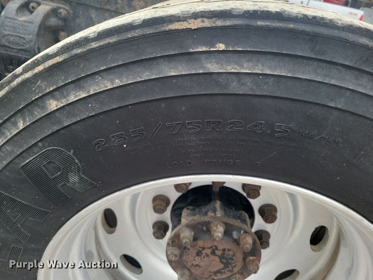 image for item LG9511 2000 Peterbilt 377  semi truck