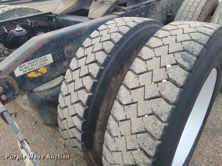 image for item LG9511 2000 Peterbilt 377  semi truck