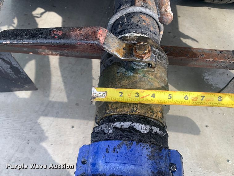 image for item LI9095 2004 International 4300  tank truck