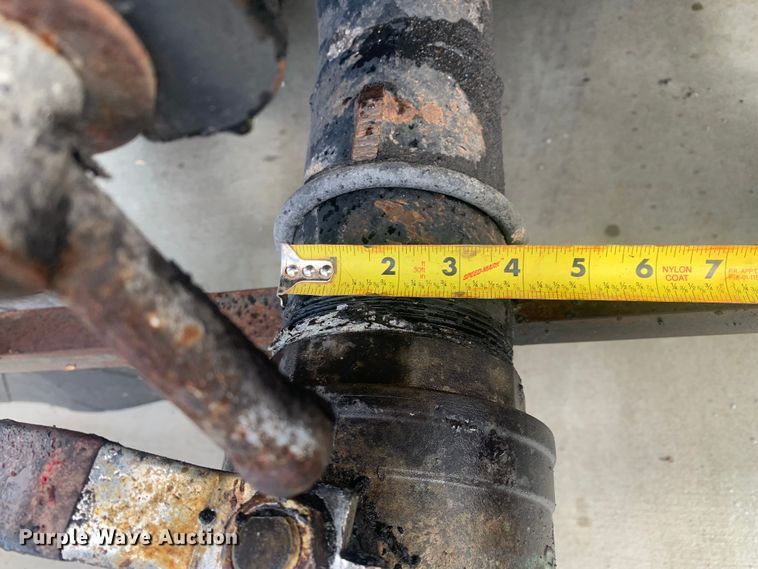 image for item LI9095 2004 International 4300  tank truck