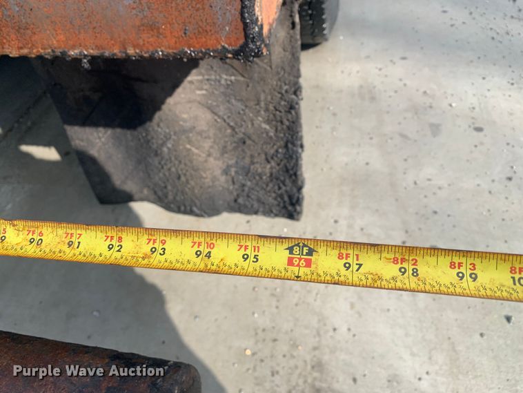 image for item LI9095 2004 International 4300  tank truck