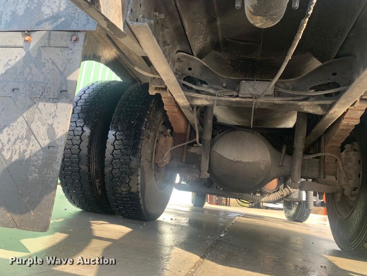 image for item LI9095 2004 International 4300  tank truck