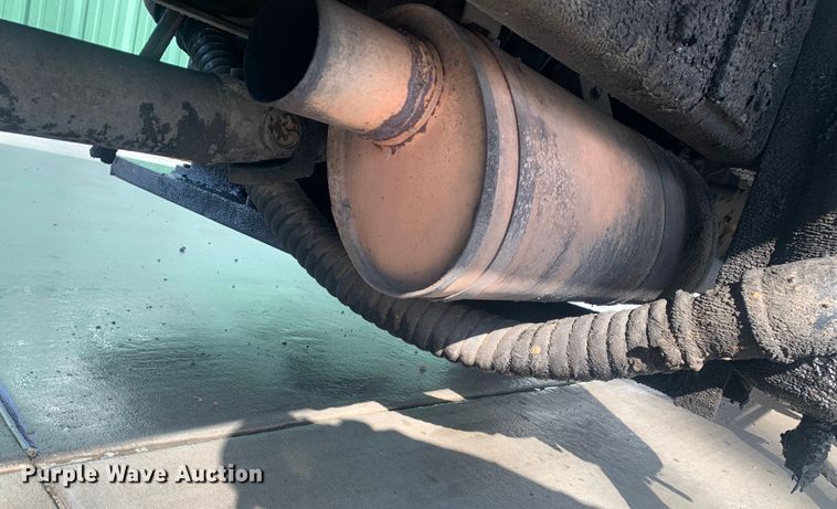 image for item LI9095 2004 International 4300  tank truck