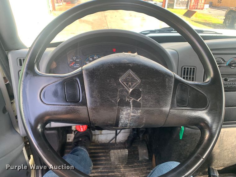 image for item LI9095 2004 International 4300  tank truck