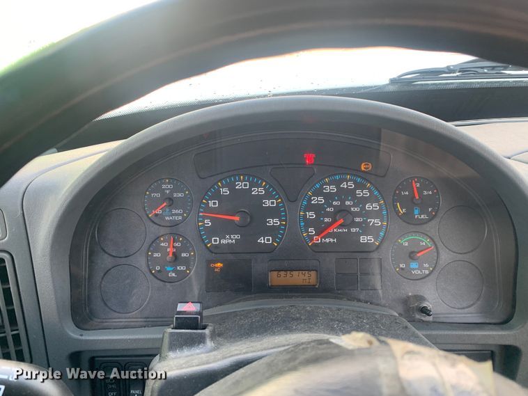 image for item LI9095 2004 International 4300  tank truck