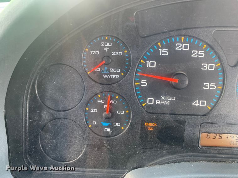 image for item LI9095 2004 International 4300  tank truck