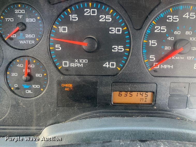 image for item LI9095 2004 International 4300  tank truck