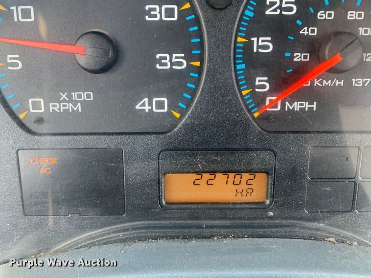 image for item LI9095 2004 International 4300  tank truck