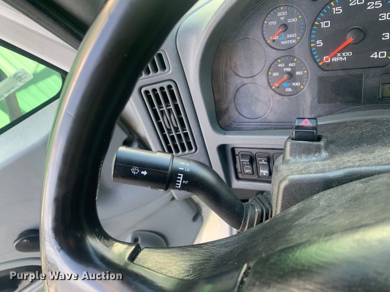 image for item LI9095 2004 International 4300  tank truck