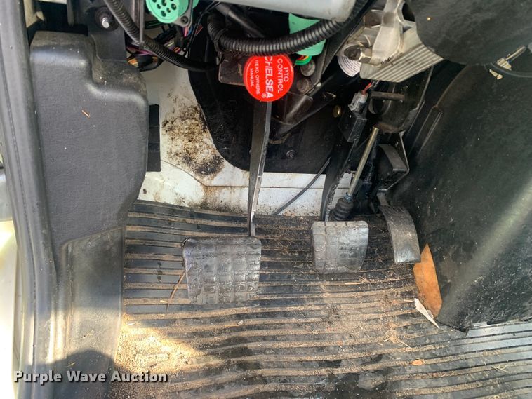 image for item LI9095 2004 International 4300  tank truck