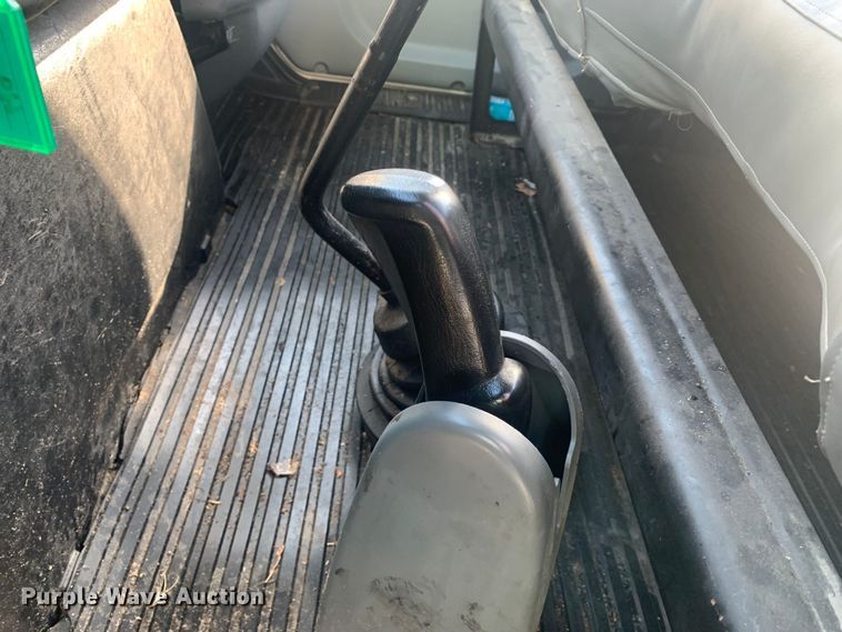 image for item LI9095 2004 International 4300  tank truck