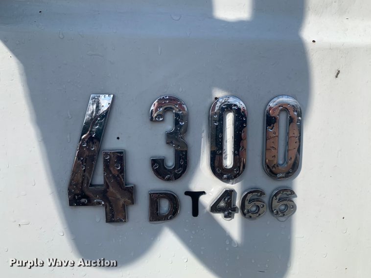 image for item LI9095 2004 International 4300  tank truck