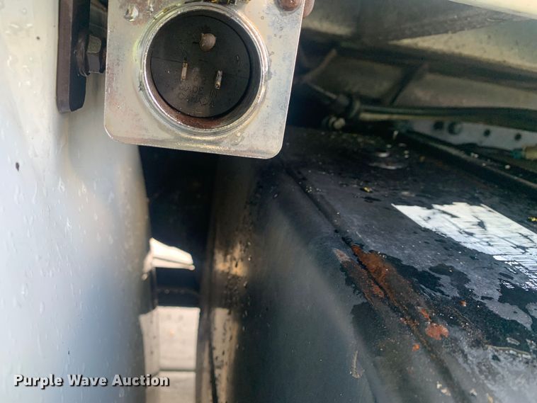 image for item LI9095 2004 International 4300  tank truck