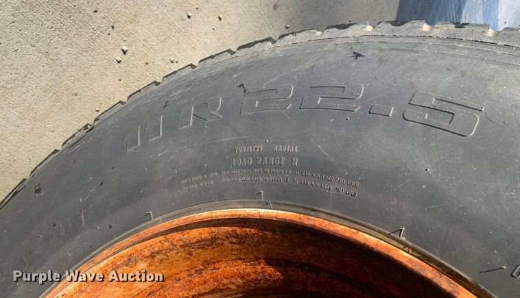 image for item LI9095 2004 International 4300  tank truck