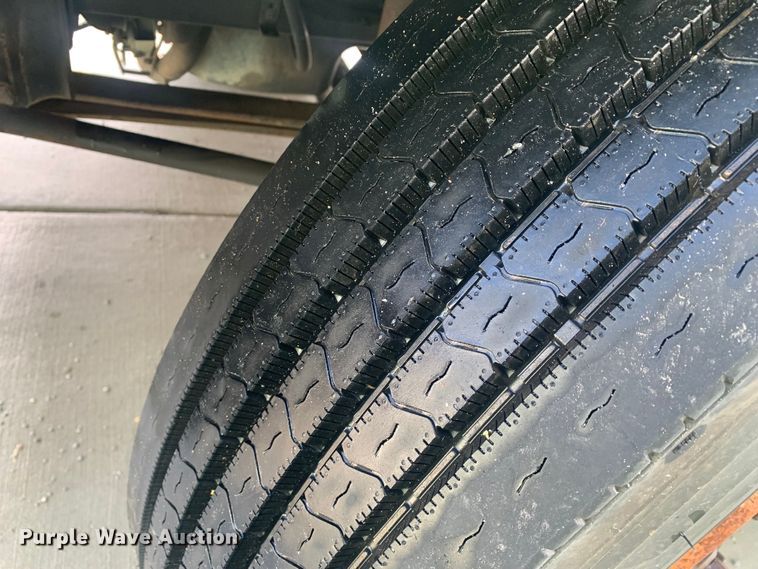 image for item LI9095 2004 International 4300  tank truck