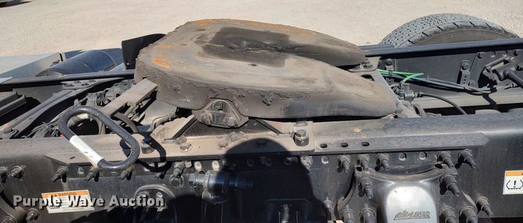 image for item LP9156 2020 Freightliner Cascadia 126  semi truck