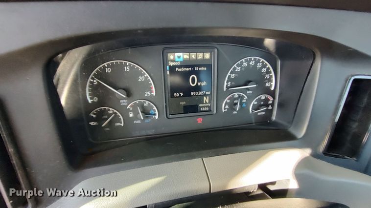 image for item LP9156 2020 Freightliner Cascadia 126  semi truck