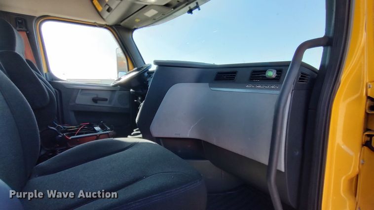 image for item LP9156 2020 Freightliner Cascadia 126  semi truck