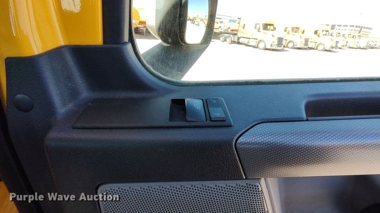 image for item LP9156 2020 Freightliner Cascadia 126  semi truck