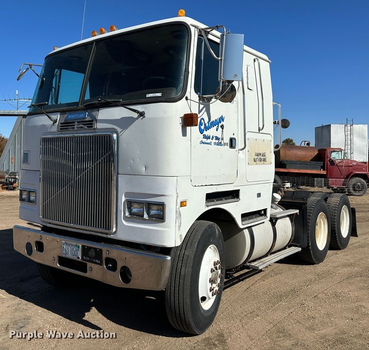 image for item LT9126 1993 White GMC WH  semi truck