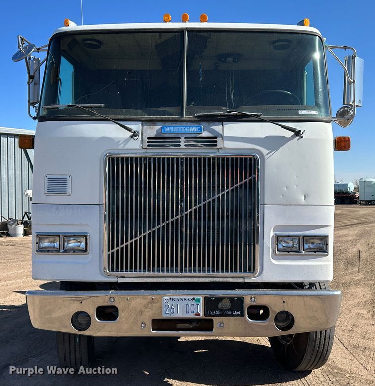 image for item LT9126 1993 White GMC WH  semi truck